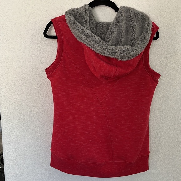 Red hooded vest jacket - Picture 2 of 4